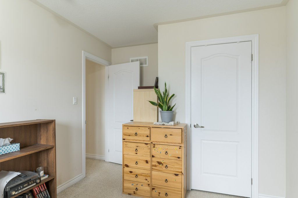 57 Voyageur St upstairs landing