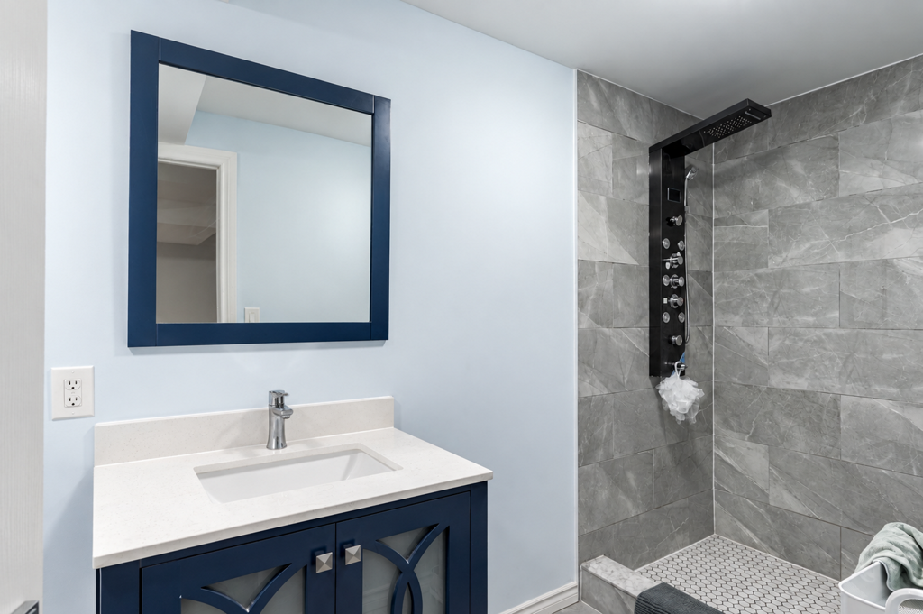 57 Voyageur St bathroom