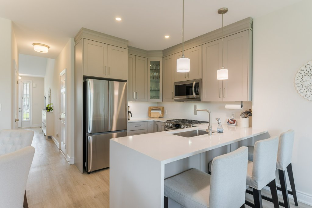 80 Marsh Avenue, Unit 78 - Kitchen with peninsula island