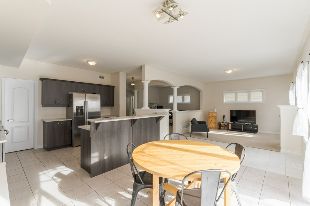57 Voyageur St kitchen and dining