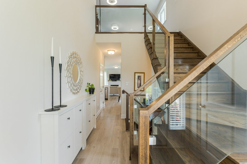 80 Marsh Avenue, Unit 78 - Front hallway with console table