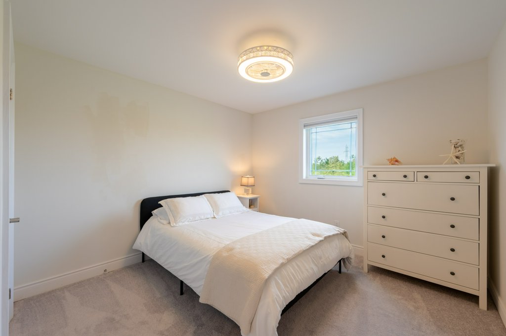 80 Marsh Avenue, Unit 78 - Bedroom with dresser