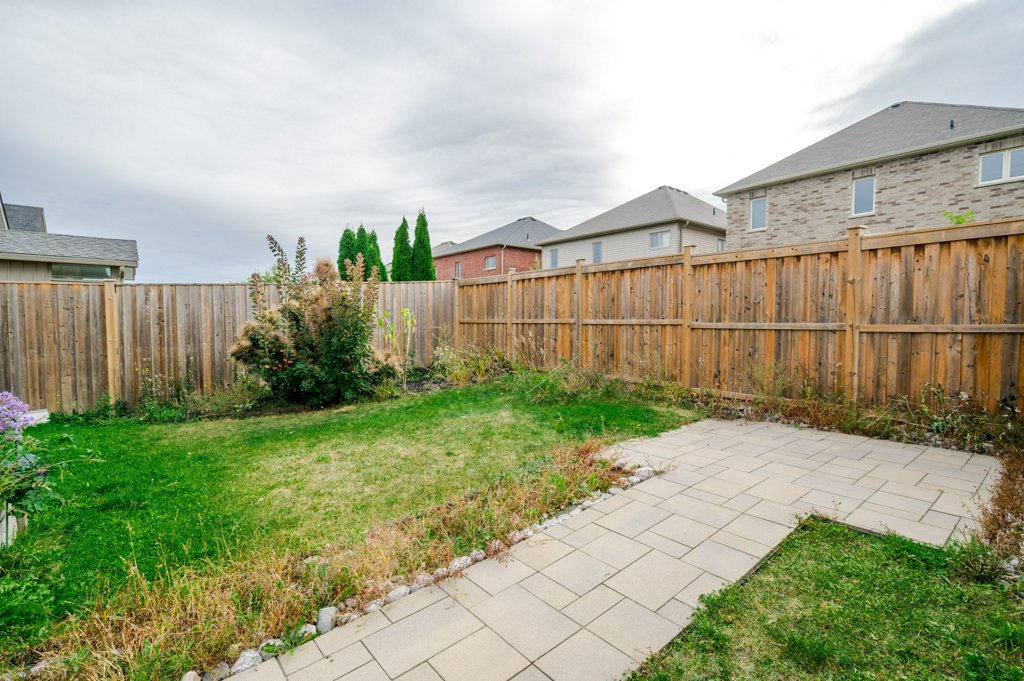 57 Voyageur St backyard