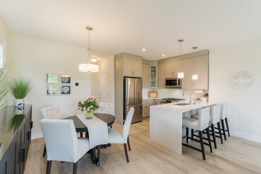 80 Marsh Avenue, Unit 78 - Kitchen with L-shaped island and dining table