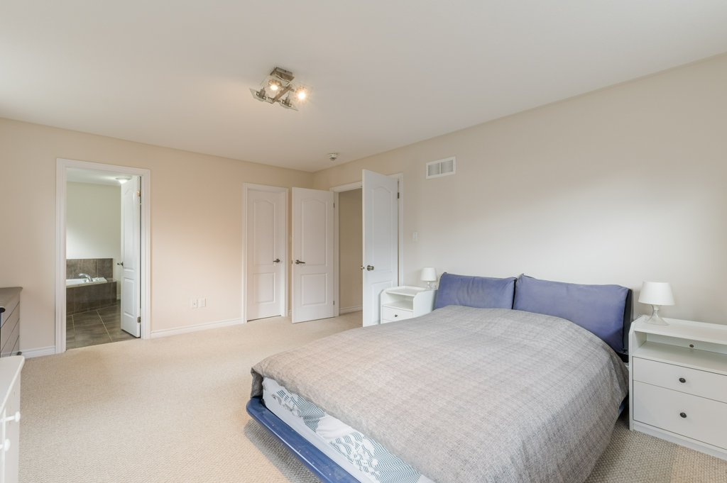 57 Voyageur St bedroom