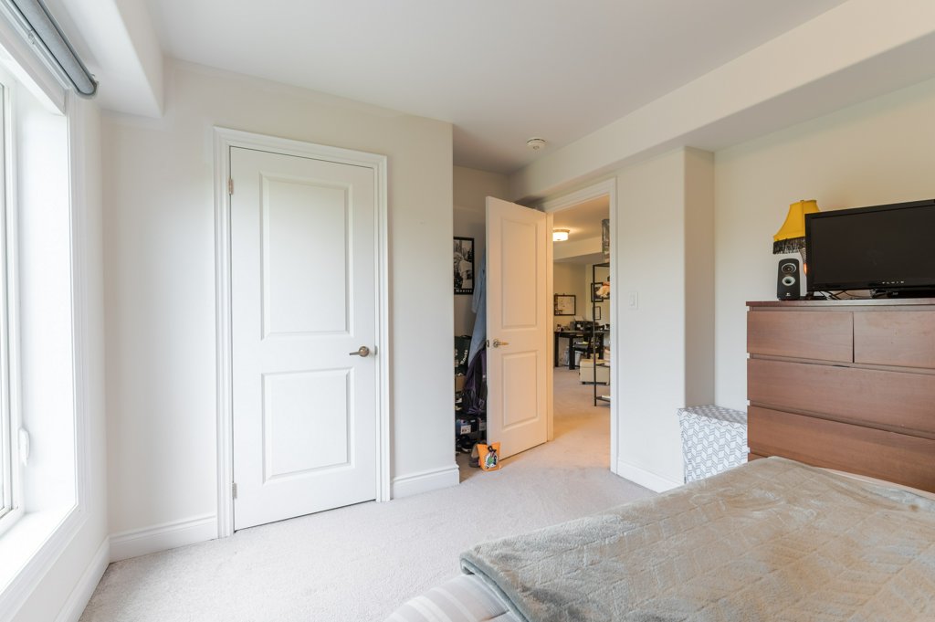 80 Marsh Avenue, Unit 78 - Bedroom with dresser and TV